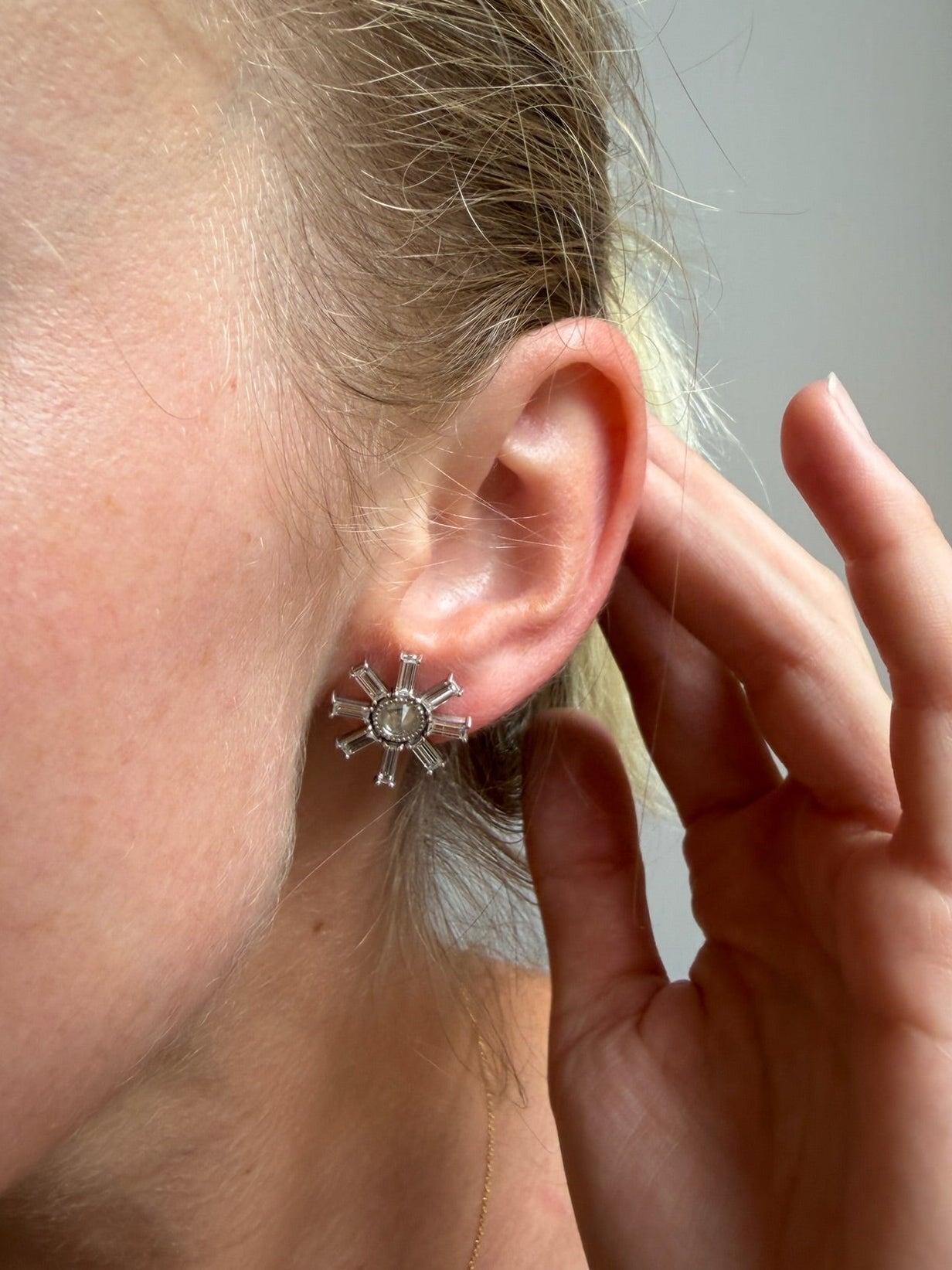 18K White Gold Straight Baguette Icy Diamond Stud