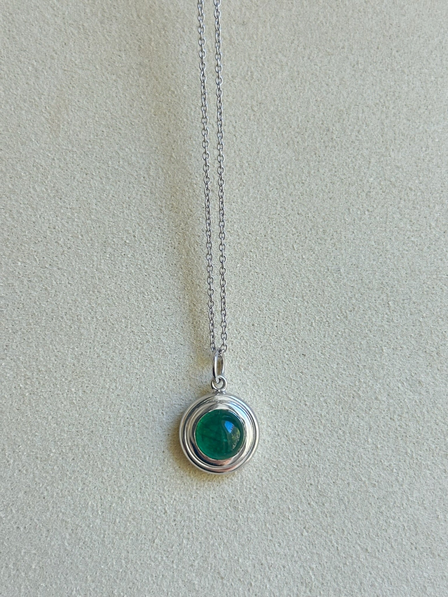 18K White Gold Emerald Cabochon Charm Necklace
