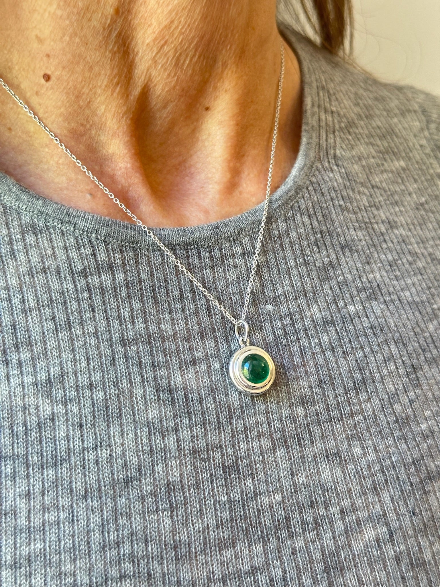 18K White Gold Emerald Cabochon Charm Necklace
