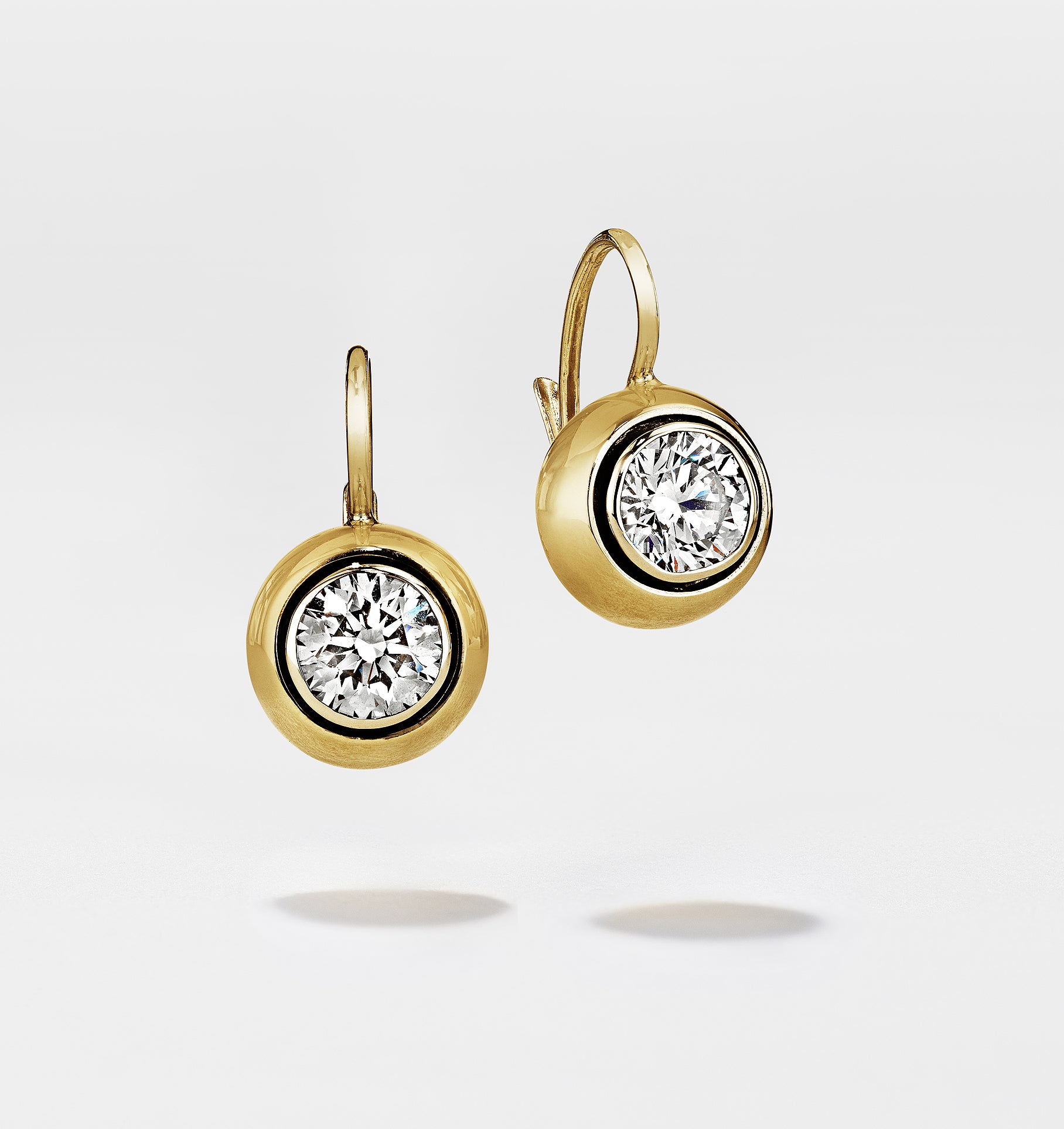 18K Yellow Gold Round Brilliant Cut Diamond Earrings